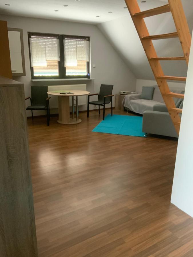 Ferien/ Monteurzimmer Mit Gemeinsam Wozi, Kue, Bad, Wlan * Magdebourg
