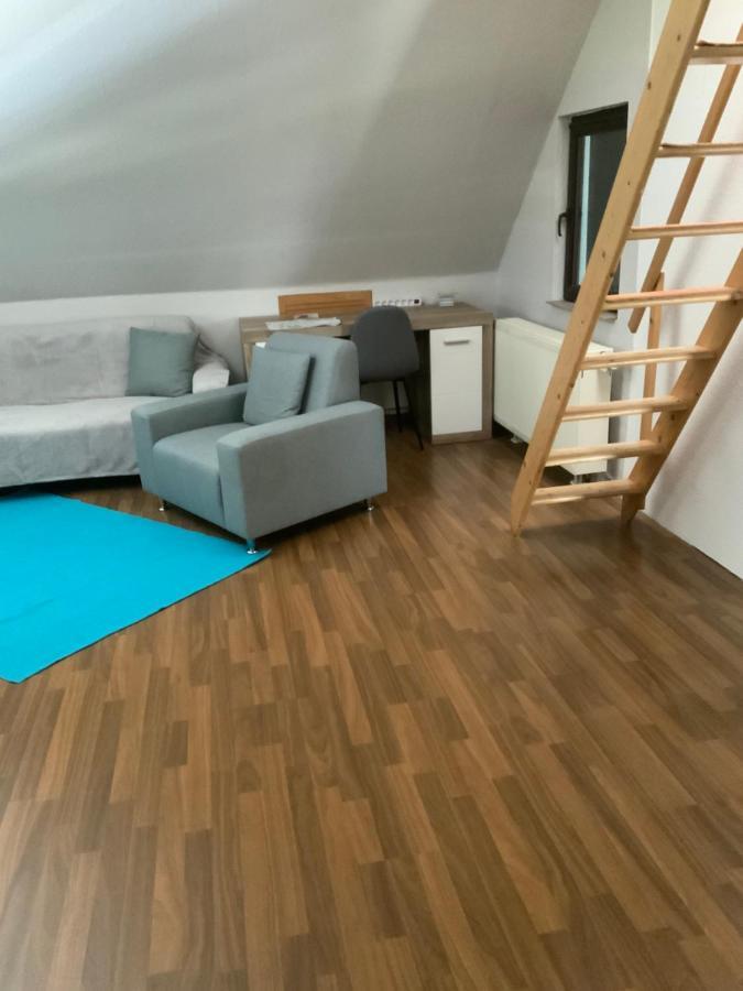 Ferien/ Monteurzimmer Mit Gemeinsam Wozi, Kue, Bad, Wlan *